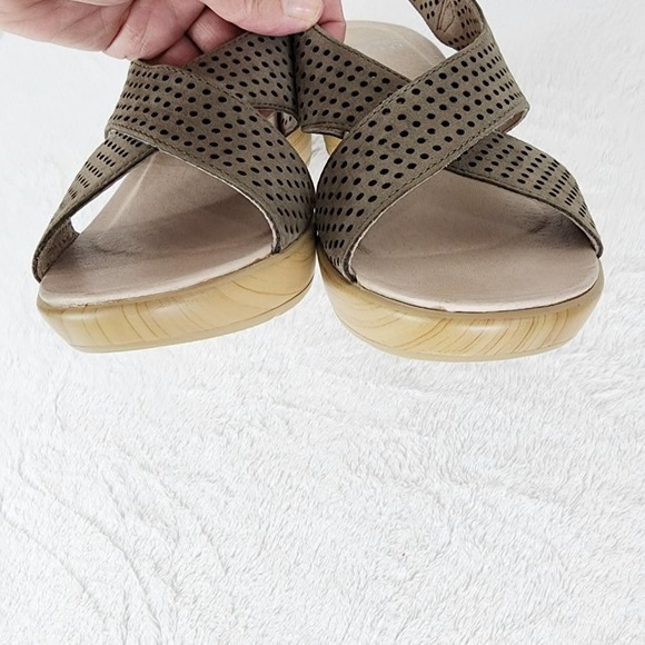 dansko jacinda sandal